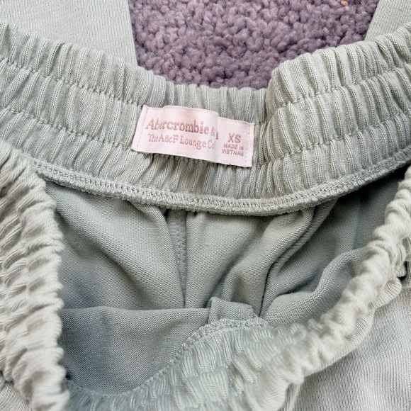 Abercrombie & Fitch Light Sage Crewneck Tee - Picture 5 of 5